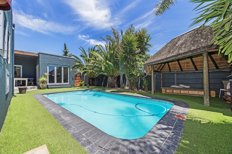 5 Bedroom Property for Sale in Haasendal Western Cape